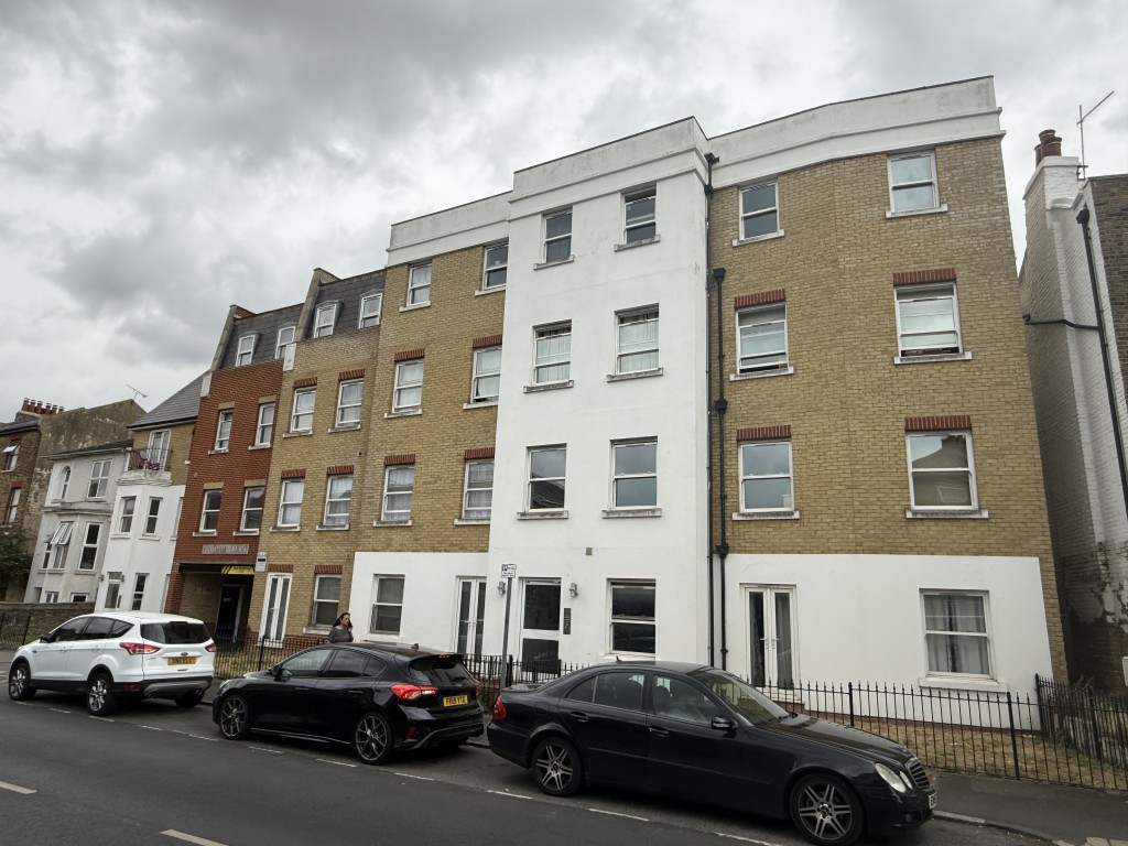 Lot: 25 - OUTSTANDING INVESTMENT - SUBSTANTIAL FREEHOLD MODERN PURPOSE-BUILT DEVELOPMENT OF 23 FLATS IN TWO BLOCKS - View of Substantial Residential Investment